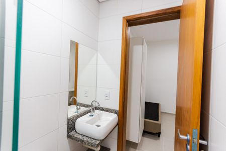 Banheiro de kitnet/studio para alugar com 1 quarto, 14m² em Vila Sao Pedro, Santo André