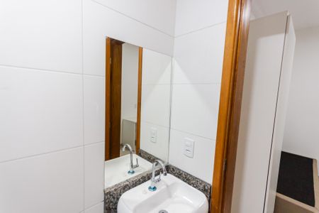 Banheiro de kitnet/studio para alugar com 1 quarto, 14m² em Vila Sao Pedro, Santo André