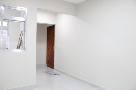Apartamento para alugar com 90m², 2 quartos e sem vagaSala