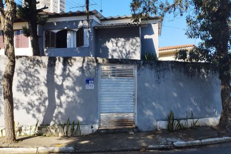 Casa à venda com 200m², 3 quartos e 3 vagas Casa à venda com 200m², 3 quartos e 3 vagasFachada