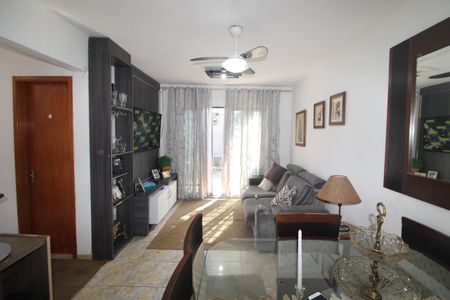 Casa à venda com 200m², 3 quartos e 3 vagasSala