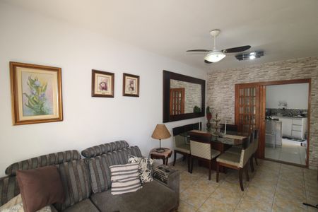 Casa à venda com 200m², 3 quartos e 3 vagasSala