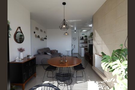 Apartamento à venda com 70m², 2 quartos e 2 vagasSala