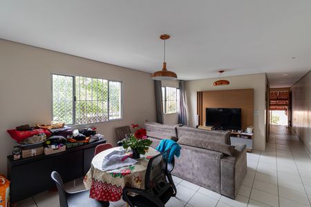 Casa para alugar com 480m², 4 quartos e 2 vagasCasa 2 - Sala e Cozinha
