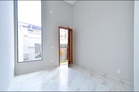 Casa à venda com 200m², 3 quartos e 2 vagasSala