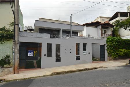 Casa à venda com 200m², 3 quartos e 2 vagasFachada