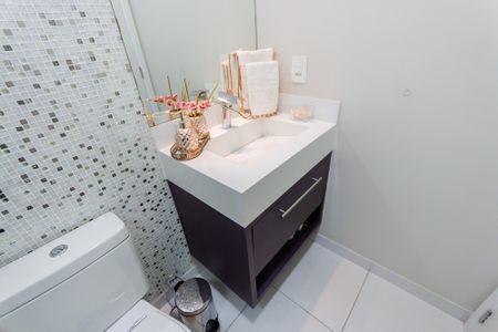 Apartamento à venda com 64m², 2 quartos e 1 vaga Apartamento à venda com 64m², 2 quartos e 1 vagaBanheiro Social