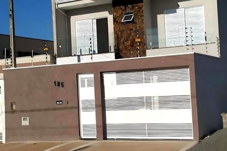 Casa à venda com 213m², 3 quartos e 4 vagas Casa à venda com 213m², 3 quartos e 4 vagasFoto 02