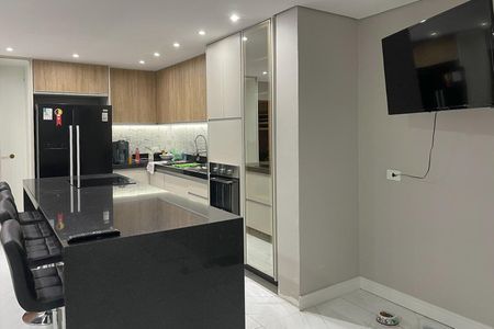 Casa à venda com 540m², 3 quartos e 4 vagas Casa à venda com 540m², 3 quartos e 4 vagasCozinha e Área de Serviço