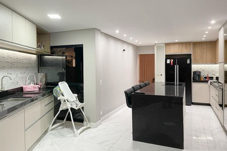 Casa à venda com 540m², 3 quartos e 4 vagas Casa à venda com 540m², 3 quartos e 4 vagasCozinha e Área de Serviço