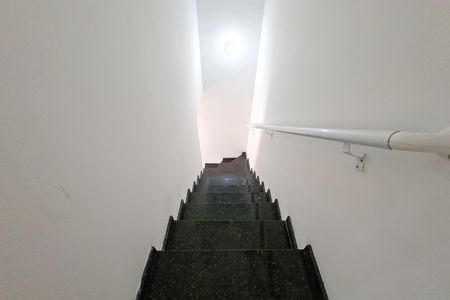 Casa de condomínio para alugar com 62m², 2 quartos e 1 vagaEscada