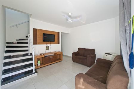 Casa de condomínio para alugar com 62m², 2 quartos e 1 vagaSala