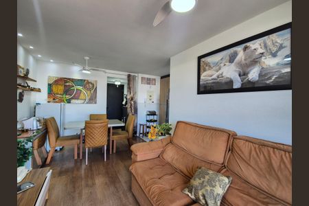 Apartamento à venda com 77m², 2 quartos e 1 vaga Apartamento à venda com 77m², 2 quartos e 1 vagaSala