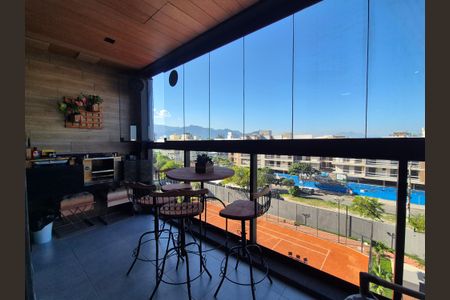 Apartamento à venda com 77m², 2 quartos e 1 vaga Apartamento à venda com 77m², 2 quartos e 1 vagaVaranda