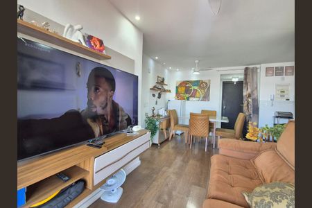 Apartamento à venda com 77m², 2 quartos e 1 vaga Apartamento à venda com 77m², 2 quartos e 1 vagaSala