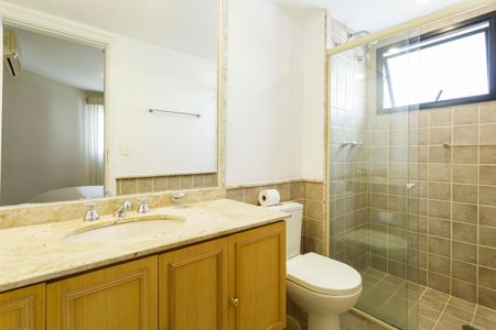 Apartamento para alugar com 56m², 2 quartos e 1 vaga Apartamento para alugar com 56m², 2 quartos e 1 vagaBanheiro da Suíte