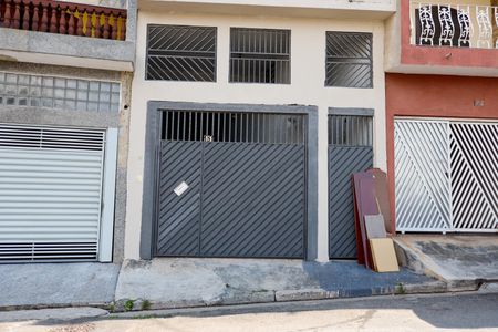 Casa à venda com 240m², 3 quartos e 2 vagas Casa à venda com 240m², 3 quartos e 2 vagasFachada