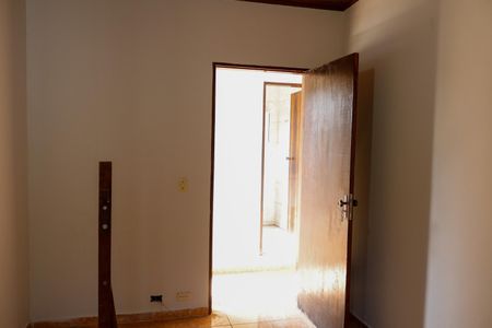 Casa à venda com 240m², 3 quartos e 2 vagas Casa à venda com 240m², 3 quartos e 2 vagasQuarto 2