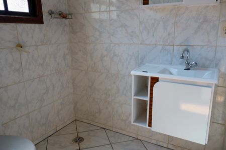 Casa à venda com 240m², 3 quartos e 2 vagas Casa à venda com 240m², 3 quartos e 2 vagasBanheiro