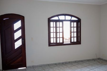 Casa à venda com 240m², 3 quartos e 2 vagas Casa à venda com 240m², 3 quartos e 2 vagasSala