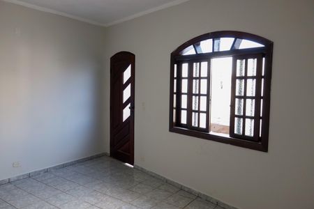 Casa à venda com 240m², 3 quartos e 2 vagas Casa à venda com 240m², 3 quartos e 2 vagasSala