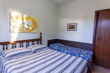 Casa de condomínio à venda com 560m², 4 quartos e 2 vagas Casa de condomínio à venda com 560m², 4 quartos e 2 vagasquarto 1