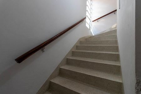 Apartamento à venda com 42m², 1 quarto e sem vagaEscada