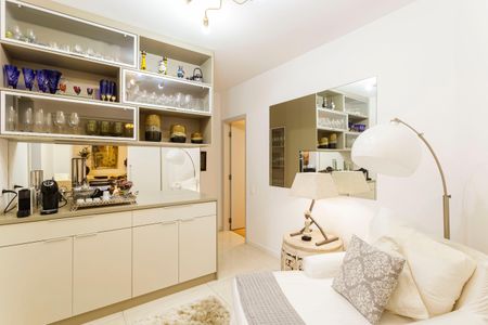 Apartamento à venda com 230m², 4 quartos e 3 vagas Apartamento à venda com 230m², 4 quartos e 3 vagasSala