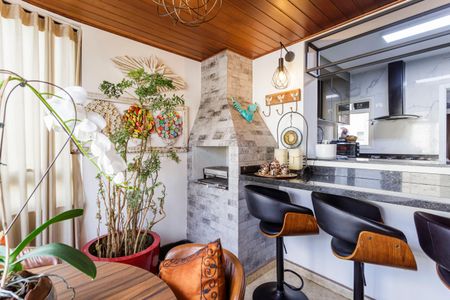 Apartamento à venda com 230m², 4 quartos e 3 vagas Apartamento à venda com 230m², 4 quartos e 3 vagasVaranda