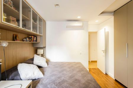 Apartamento à venda com 230m², 4 quartos e 3 vagas Apartamento à venda com 230m², 4 quartos e 3 vagasQuarto 1