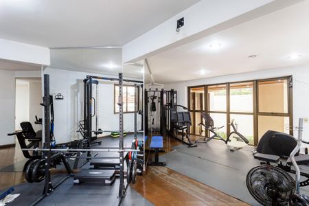 Apartamento à venda com 230m², 4 quartos e 3 vagas Apartamento à venda com 230m², 4 quartos e 3 vagasÁrea comum - Academia