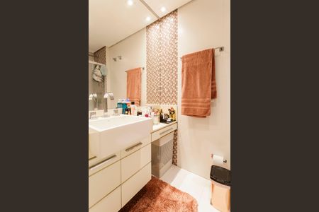 Apartamento à venda com 230m², 4 quartos e 3 vagas Apartamento à venda com 230m², 4 quartos e 3 vagasBanheiro da Suíte 1