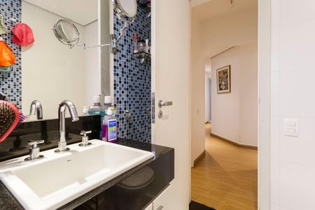 Apartamento à venda com 230m², 4 quartos e 3 vagas Apartamento à venda com 230m², 4 quartos e 3 vagasBanheiro Social