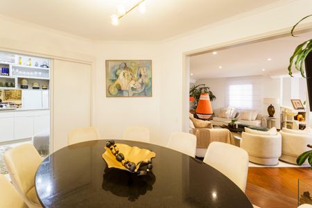 Apartamento à venda com 230m², 4 quartos e 3 vagas Apartamento à venda com 230m², 4 quartos e 3 vagasSala de Jantar