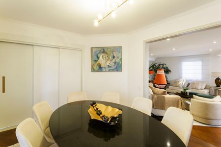 Apartamento à venda com 230m², 4 quartos e 3 vagas Apartamento à venda com 230m², 4 quartos e 3 vagasSala de Jantar