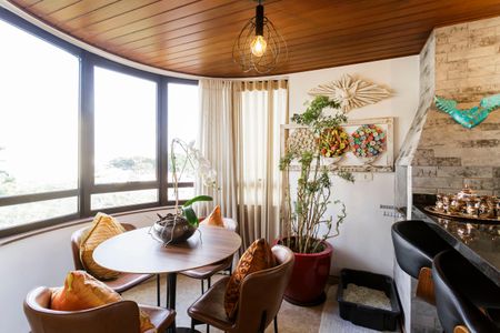 Apartamento à venda com 230m², 4 quartos e 3 vagas Apartamento à venda com 230m², 4 quartos e 3 vagasVaranda