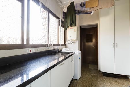 Apartamento à venda com 230m², 4 quartos e 3 vagas Apartamento à venda com 230m², 4 quartos e 3 vagasÁrea de Serviço