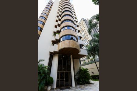 Apartamento à venda com 230m², 4 quartos e 3 vagas Apartamento à venda com 230m², 4 quartos e 3 vagasFachada