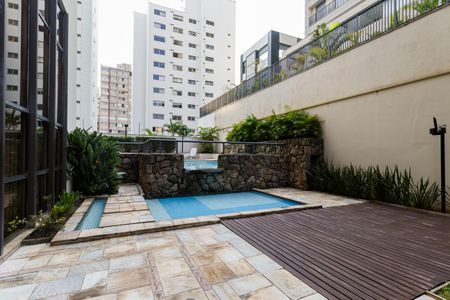 Apartamento à venda com 230m², 4 quartos e 3 vagas Apartamento à venda com 230m², 4 quartos e 3 vagasÁrea comum - Piscina