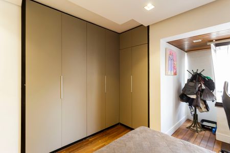 Apartamento à venda com 230m², 4 quartos e 3 vagas Apartamento à venda com 230m², 4 quartos e 3 vagasQuarto 1