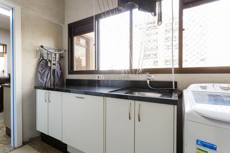 Apartamento à venda com 230m², 4 quartos e 3 vagas Apartamento à venda com 230m², 4 quartos e 3 vagasÁrea de Serviço