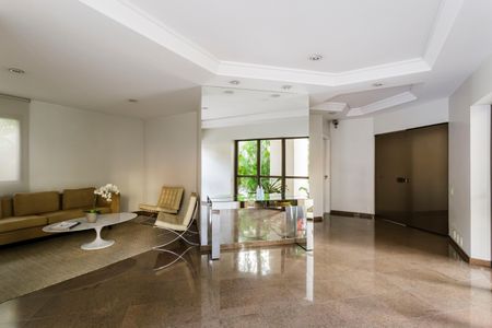 Apartamento à venda com 230m², 4 quartos e 3 vagas Apartamento à venda com 230m², 4 quartos e 3 vagasHall social