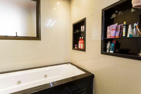 Apartamento à venda com 230m², 4 quartos e 3 vagas Apartamento à venda com 230m², 4 quartos e 3 vagasBanheiro da Suíte 2