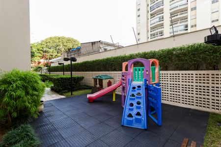 Apartamento à venda com 230m², 4 quartos e 3 vagas Apartamento à venda com 230m², 4 quartos e 3 vagasÁrea comum - Playground