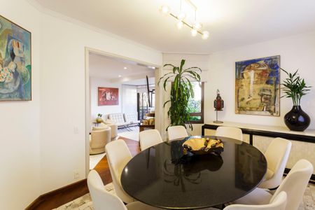 Apartamento à venda com 230m², 4 quartos e 3 vagas Apartamento à venda com 230m², 4 quartos e 3 vagasSala de Jantar