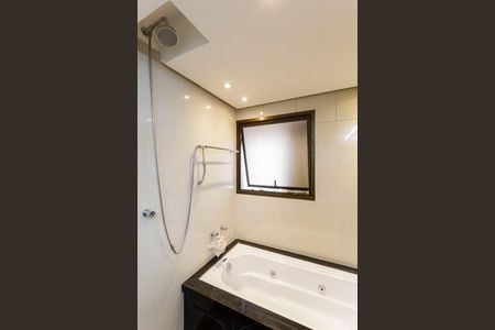 Apartamento à venda com 230m², 4 quartos e 3 vagas Apartamento à venda com 230m², 4 quartos e 3 vagasBanheiro da Suíte 2