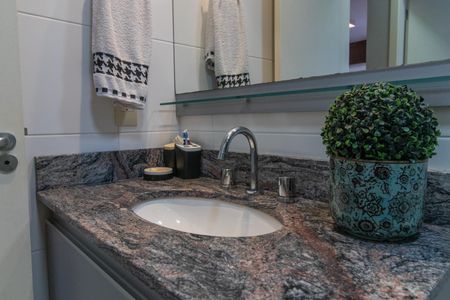 Apartamento à venda com 75m², 2 quartos e 2 vagasBanheiro Social