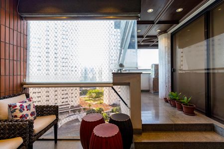 Apartamento para alugar com 190m², 4 quartos e 4 vagasVaranda