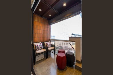 Apartamento para alugar com 190m², 4 quartos e 4 vagasVaranda