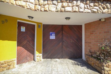 Casa para alugar com 150m², 4 quartos e 5 vagas Casa para alugar com 150m², 4 quartos e 5 vagasFachada e placa